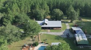 Land and a houses forming the heirs' property